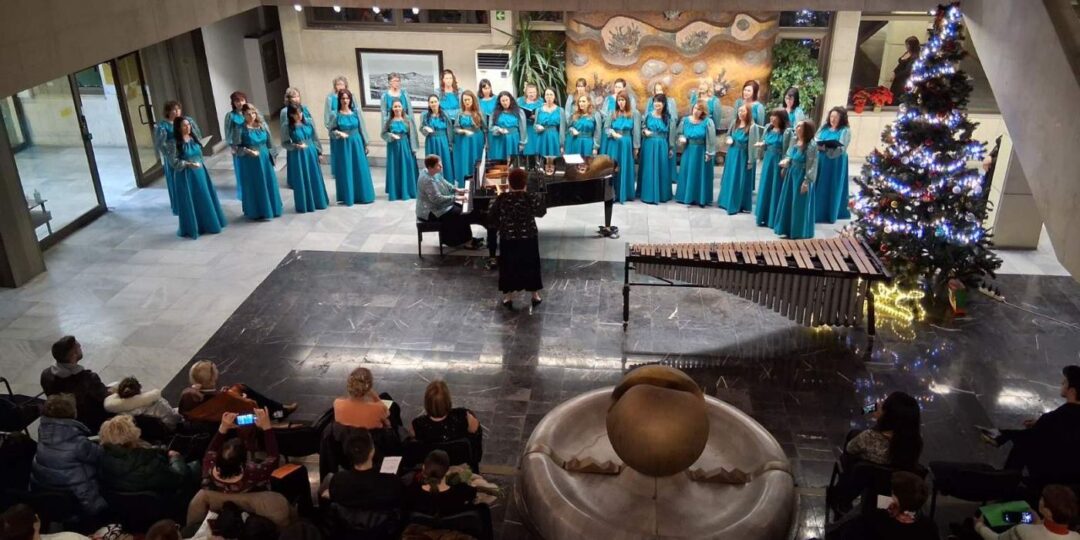 Областният управител отличи дамски хор „Тримонциум“ за принос в популяризирането на българското певческо изкуство