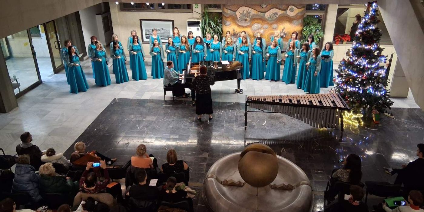 Областният управител отличи дамски хор „Тримонциум“ за принос в популяризирането на българското певческо изкуство