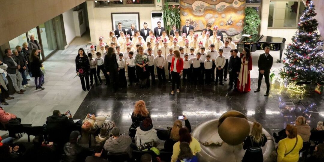 Хорът на момчетата и „Евмолпея“ обраха овациите на публиката в концерт за Рождество
