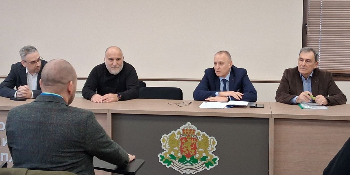 Областният управител проф. Попов се срещна с членовете на двете Районни избирателни комисии за Пловдив град и Пловдив област