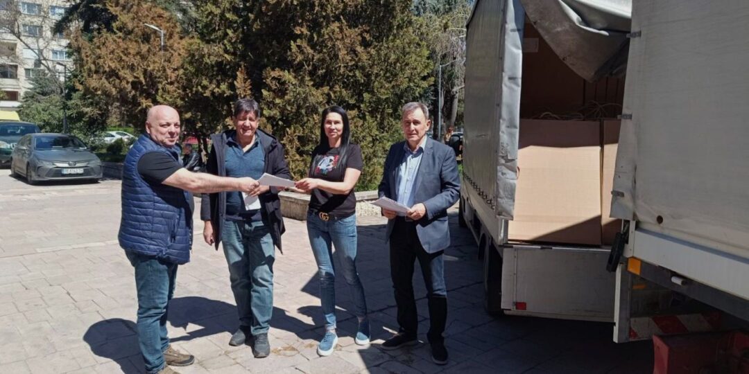 Започна раздаването на параваните за гласуване на общините от Пловдивска област