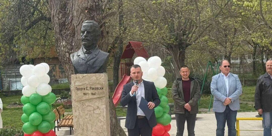 Откриха паметник на Георги С. Раковски в с. Болярци за патронния празник на основното училище